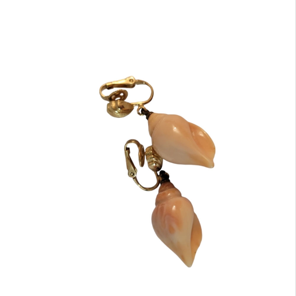 Vintage Avon Conch Shell Clip On Earrings